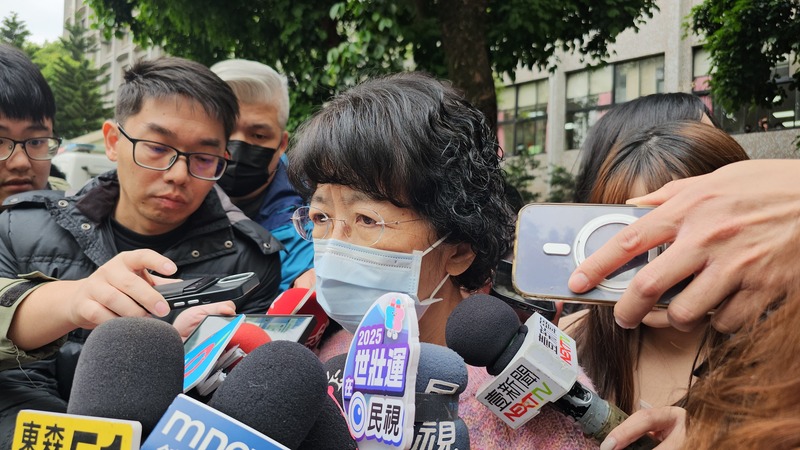 民眾黨前主席柯文哲2日進行輸尿管鏡手術取出結石。日前民眾黨主席黃國昌遞交申請為柯文哲爭取自費延醫。據了解，台北看守所今天晚間7時許，已將審核結果函覆柯文哲律師團。其妻陳佩琪受訪時表示並不知情。(圖：中央社)