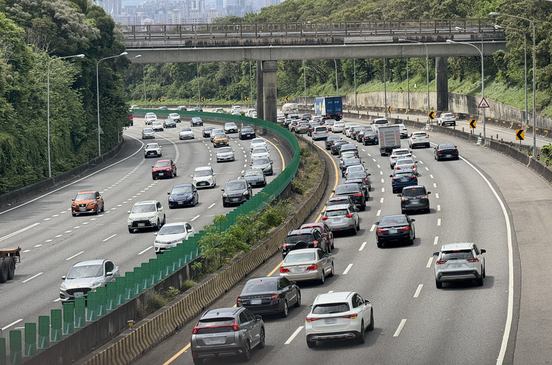 清明節國道9路段易塞 國5北向午後高乘載管制。 (圖：中央社)