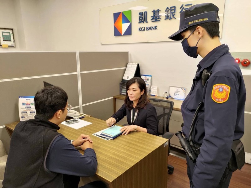 詐騙猖獗，台南市政府統計114年1月至2月成功攔阻401件詐騙案，金額逾新台幣2億元。(圖：中央社)