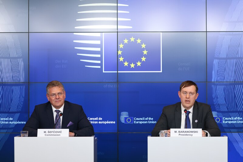 歐盟7日召開27國貿易部長會議，負責貿易的執行委員塞夫柯維奇（左）表示已向美國提出工業產品關稅「零對零」全面互免。右為波蘭經濟部長巴拉諾斯基。（歐盟提供） (圖：中央社)