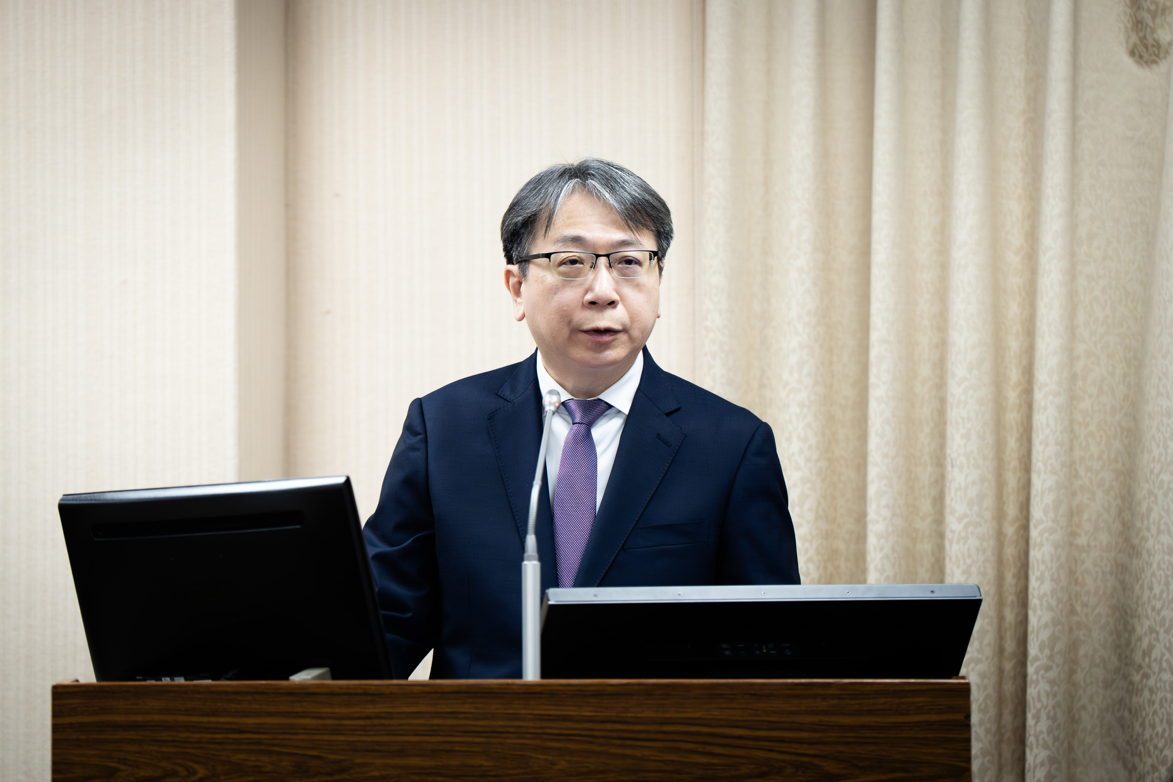 國安局長蔡明彥9日在立法院表示，共軍近期發動「海峽雷霆」軍演，可能是要表現出在將領遭整肅後，東部戰區仍具有組織能力。(記者楊仁翔 攝)