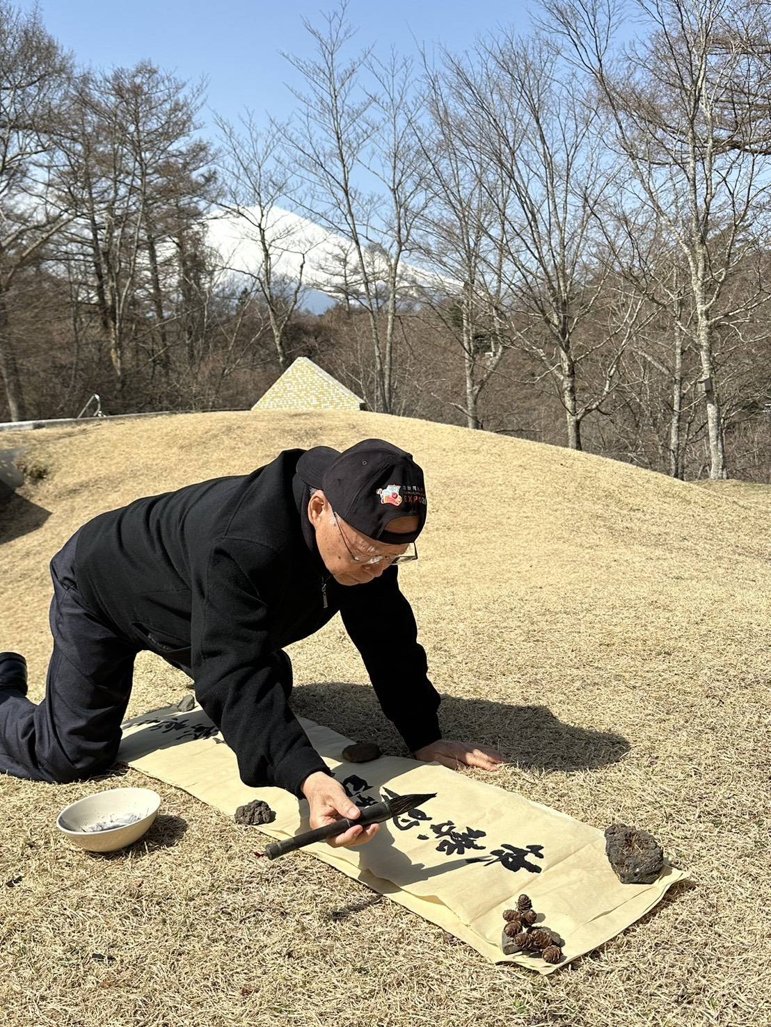 前國立台灣文學館館長鄭邦鎮前往日本踏查「山中湖文學之森」，認為要讓文學進入生活，台灣需要建構與人民生活親近的文學園區。圖：台灣文學國家園區協進會提供