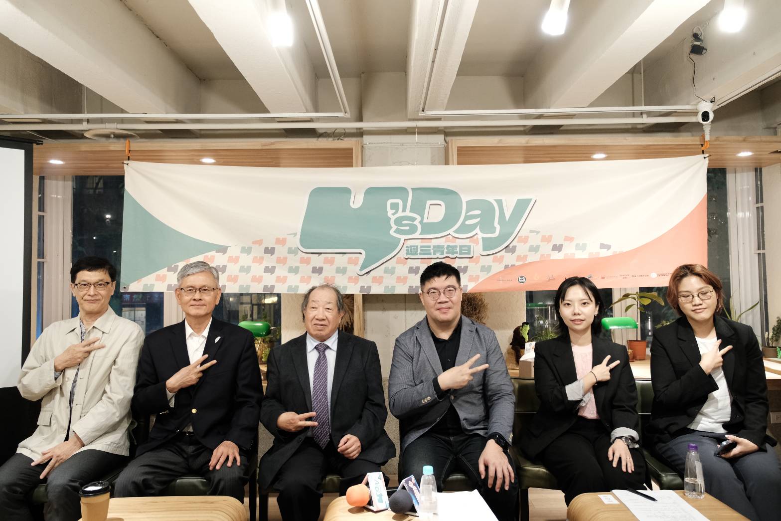 Y’s Day「週三青年日」9日以「世界在台灣的窗口：駐外使館大揭秘！」為題與青年朋友進行交流。 圖左起：石原忠浩 李光章 林逸民 王文岳 金建希 郭玫岑。(台灣智庫提供)