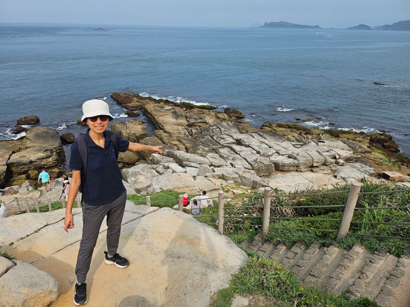 北海岸的神秘海岸，在海蝕平台區的豆腐岩、砂岩遺跡(阿東拍攝)