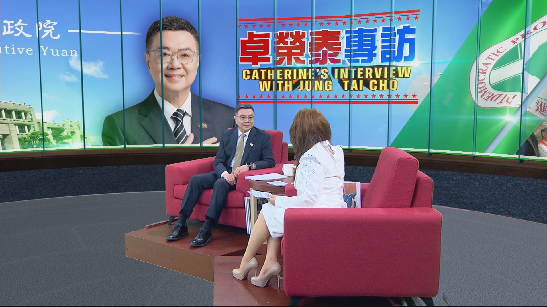 行政院長卓榮泰接受電視節目「雅琴看世界」專訪。(臉書)