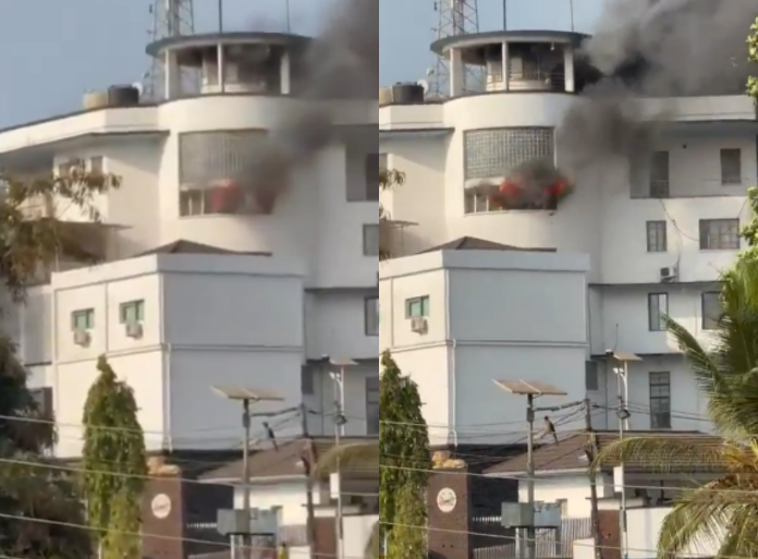 獅子山政府位於首都自由市(Freetown)中心的總統府12日發生火災，從民眾上傳社群影片可見濃煙與大火。（Ｘ平台／@AlphaK299384）