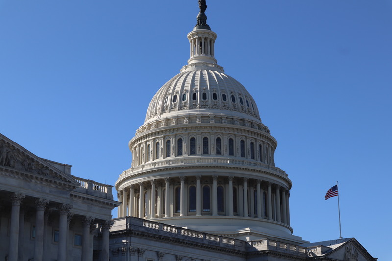 美國聯邦參議員霍利11日致函臉書母公司Meta執行長祖克柏，請他赴國會就日前被爆料臉書與中共互動，開發工具審查台港用戶的熱門內容等所有指控宣誓作證。圖為美國國會大廈。 (圖：中央社)