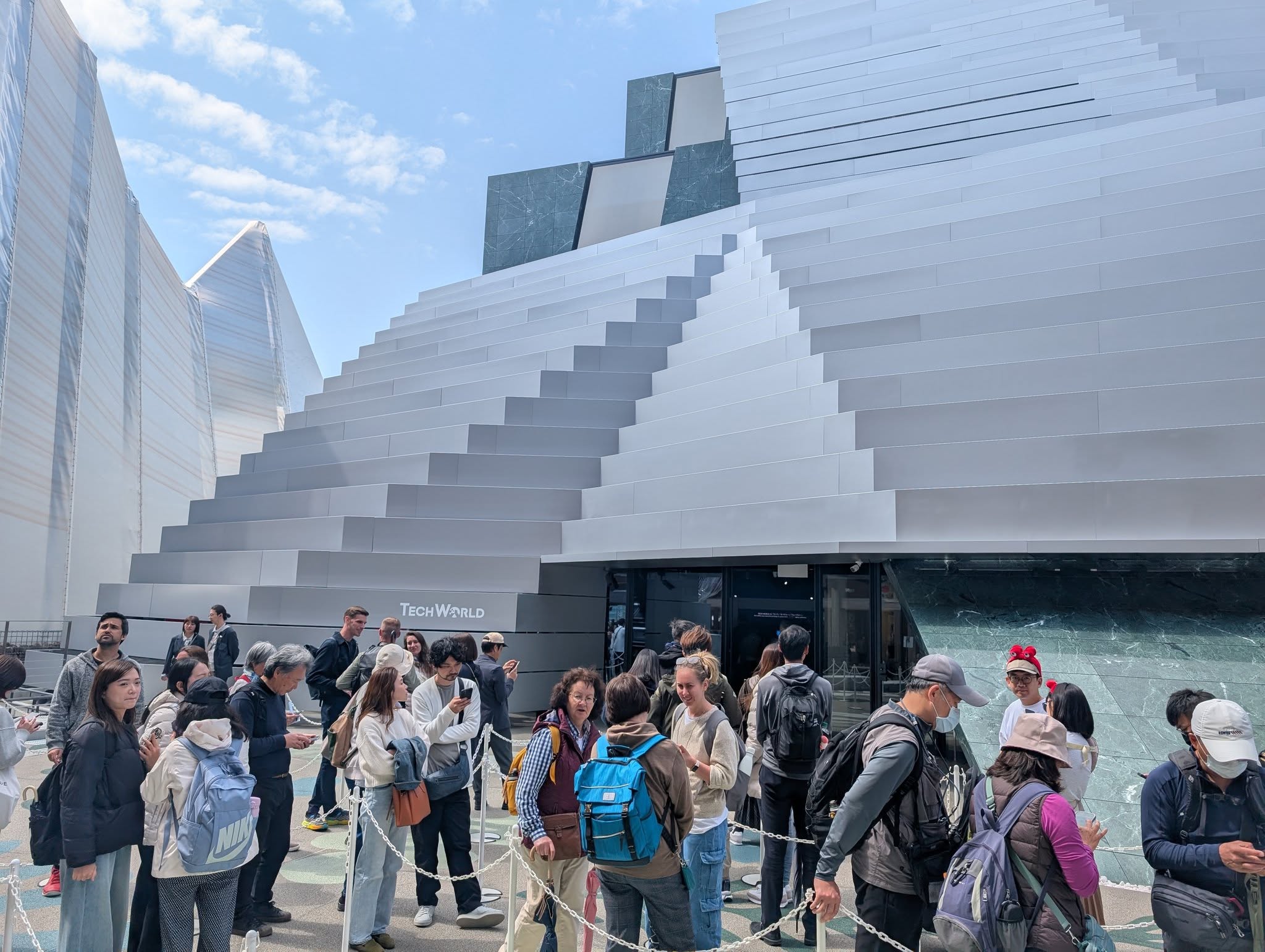 台灣以玉山數位科技株式會社名義參加大阪世博，打造TECH WORLD館，傳遞「連結世界，共創未來美好生活」的理念。(FB@Expo2025techworld)