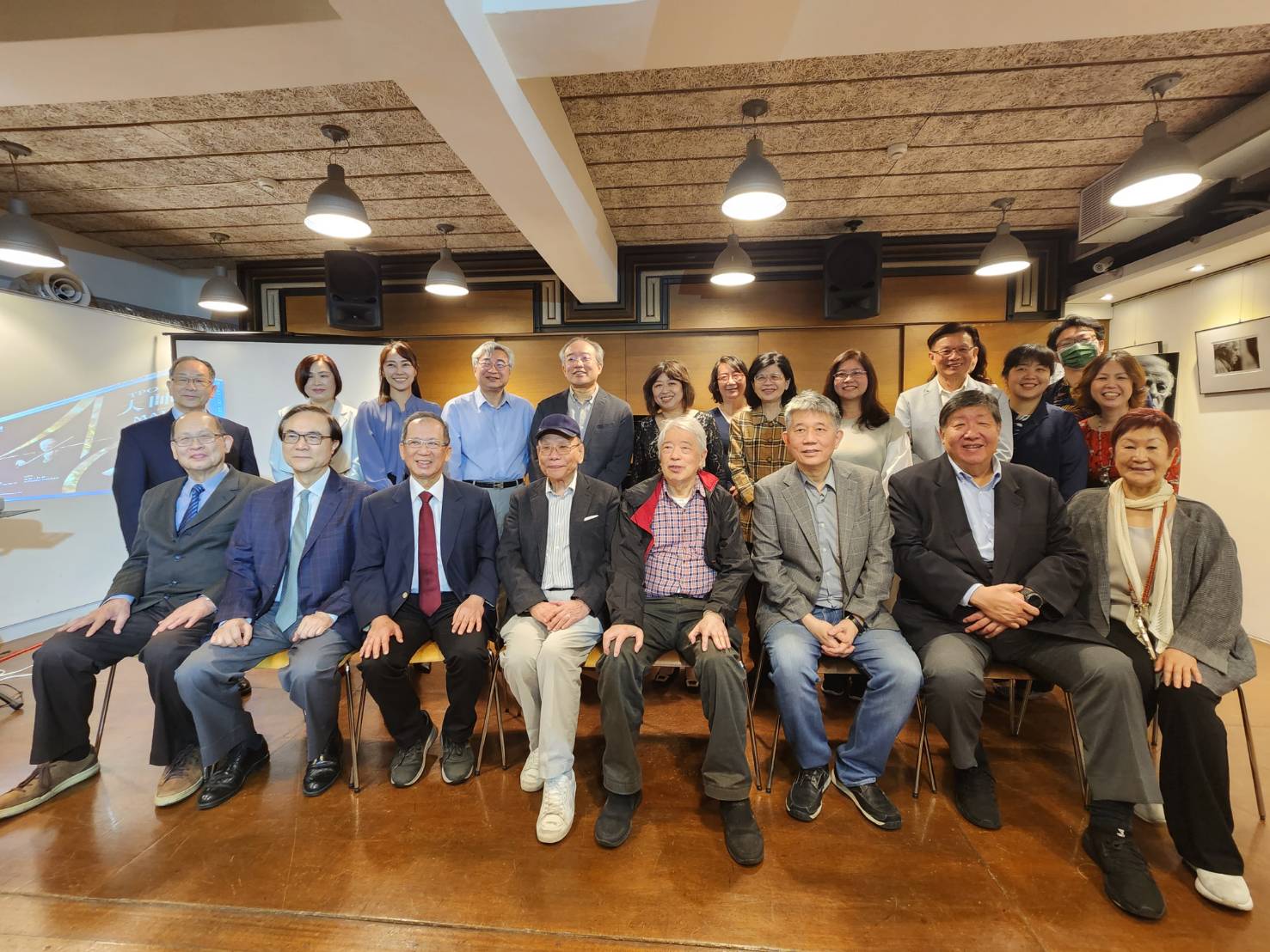 台北愛樂管弦樂團今年迎來創團40周年，來自企業界、學術界與醫界人士數十年的支持人士齊聚一堂，宣告今年將啟動一系列精彩慶典音樂會活動。(江昭倫 攝)