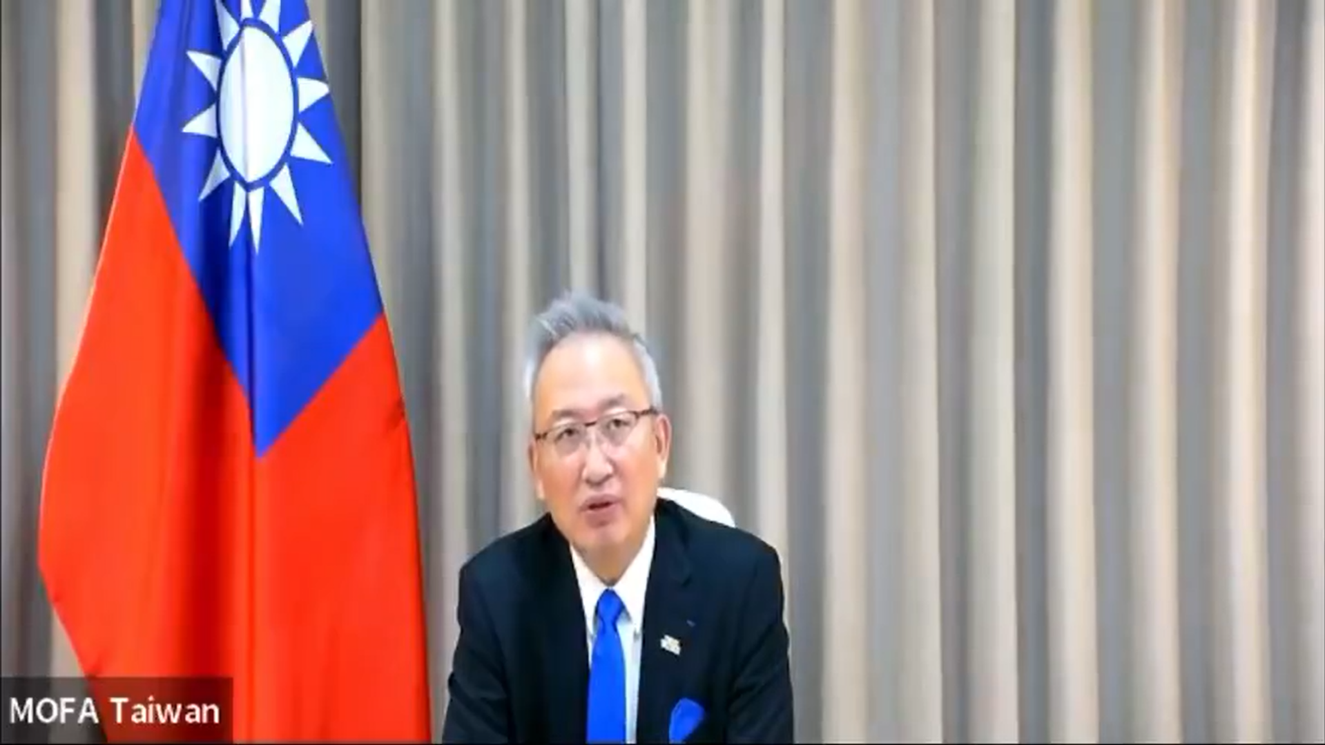 外交部政務次長吳志中(圖)16日接受法國電視台訪問，圖為節目主持人羅契賓在社群媒體X放上未在節目中播出的訪問片段。(圖 : X平台@DariusRochebin)