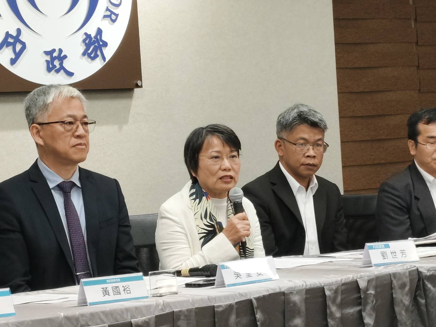 內政部長劉世芳表示，鼓勵宗教等團體上網登錄赴中交流資訊。(王韋婷攝)