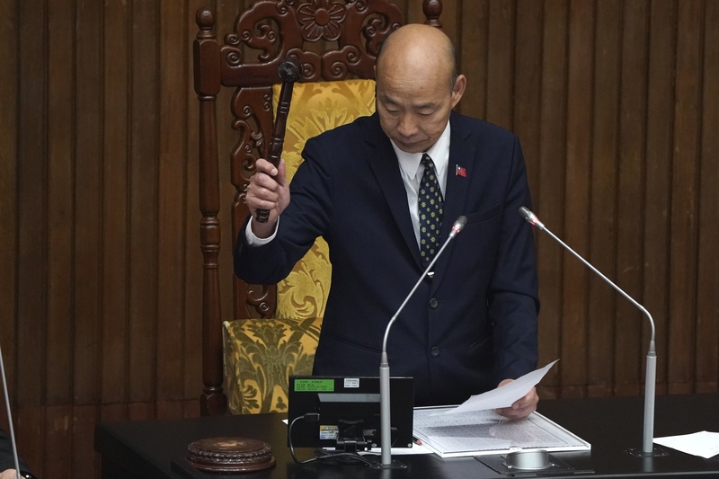 立法院院會18日三讀「產業創新條例」部分條文修正草案，由立法院長韓國瑜敲槌宣布通過。(圖：中央社)