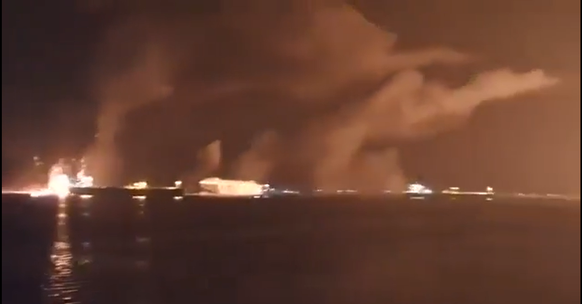 美國對葉門拉斯伊薩燃料港(Ras Issa)的襲擊已造成至少74人喪生，這是自美國上個月對該組織發起大規模軍事行動以來，最致命的一次攻擊。(圖擷取自X平台@nivcalderon)