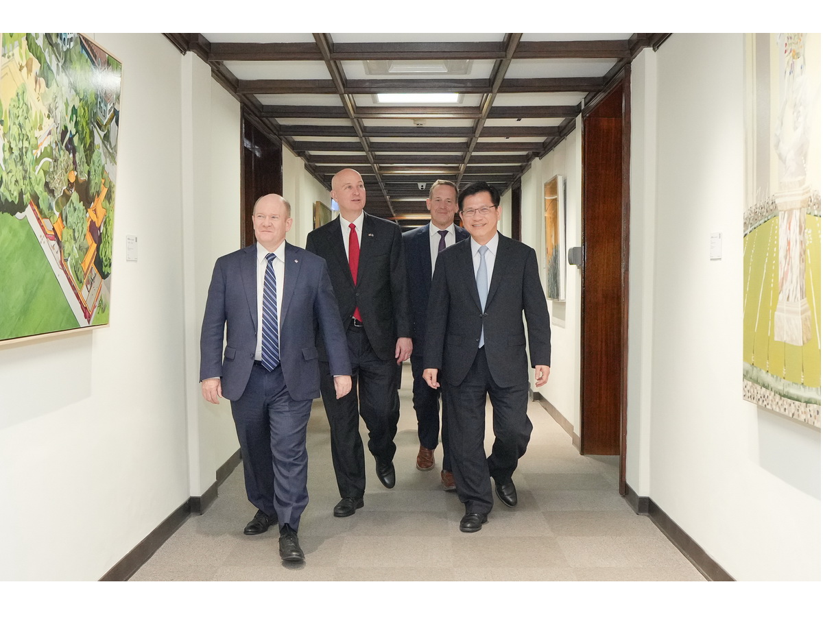 外交部長林佳龍17日以晚宴款待美國跨黨派參議員訪問團，感謝他們長期為台灣發聲、美國國會對台灣不分黨派的堅定支持 (圖取自林佳龍臉書)