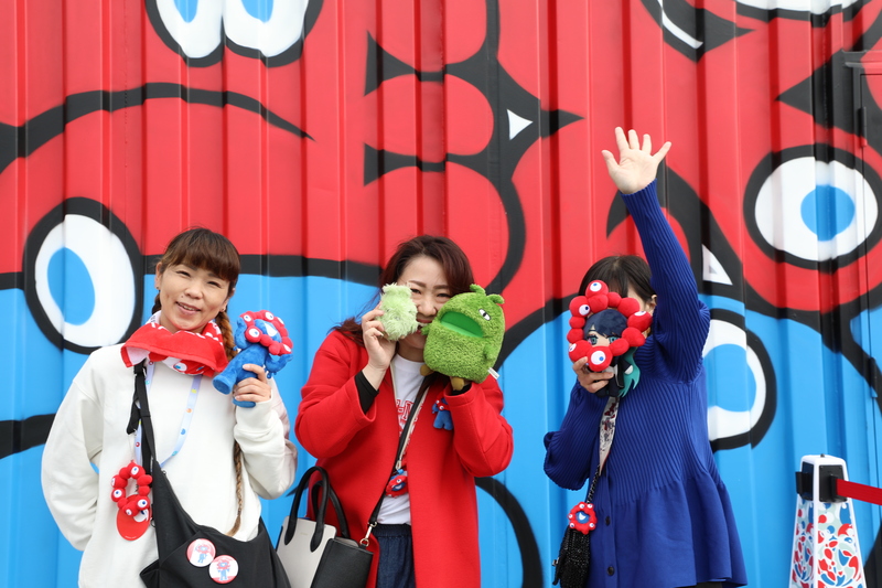 2025年世界博覽會主辦單位萬博協會19日宣布，13日開幕的大阪世博在18日開幕第6天，總入場人數已經突破50萬人。相較於2005年的「愛．地球博」在開幕第2週才突破50萬人，這次參加民眾顯然更加踴躍。 (圖：中央社)