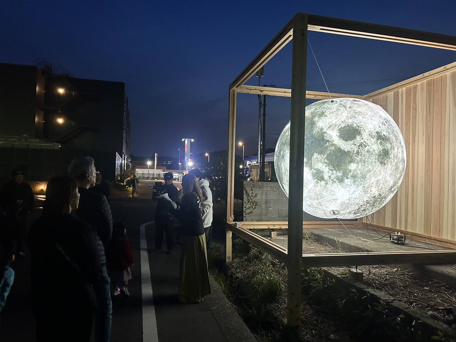 「台日共丸聯盟」開始於瀨戶內海搭建第一座「台灣自己館」的 taiwan on the moon。圖：台日共丸聯盟提供