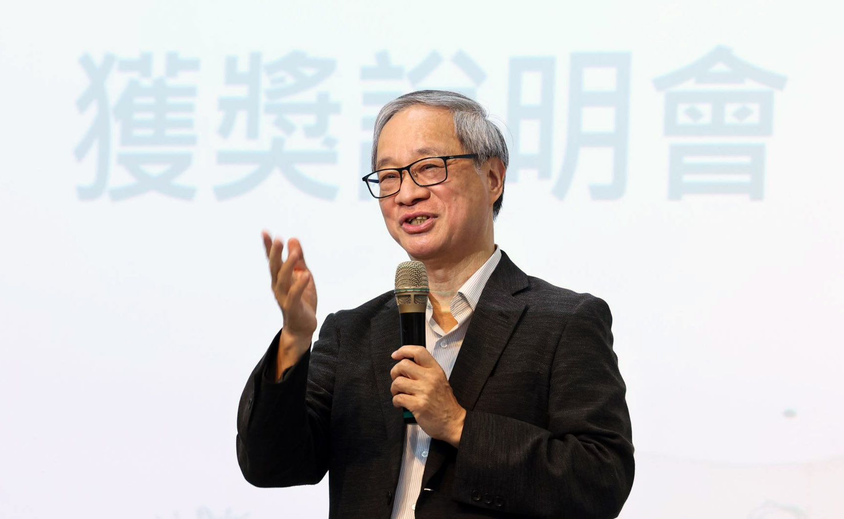 文化部長李遠出席「繪本及圖文書獲獎勵說明會」，同時宣布，將進一步辦理「繪本及圖文書學校」，提供更多有志於繪本創作的人參與。(文化部提供)