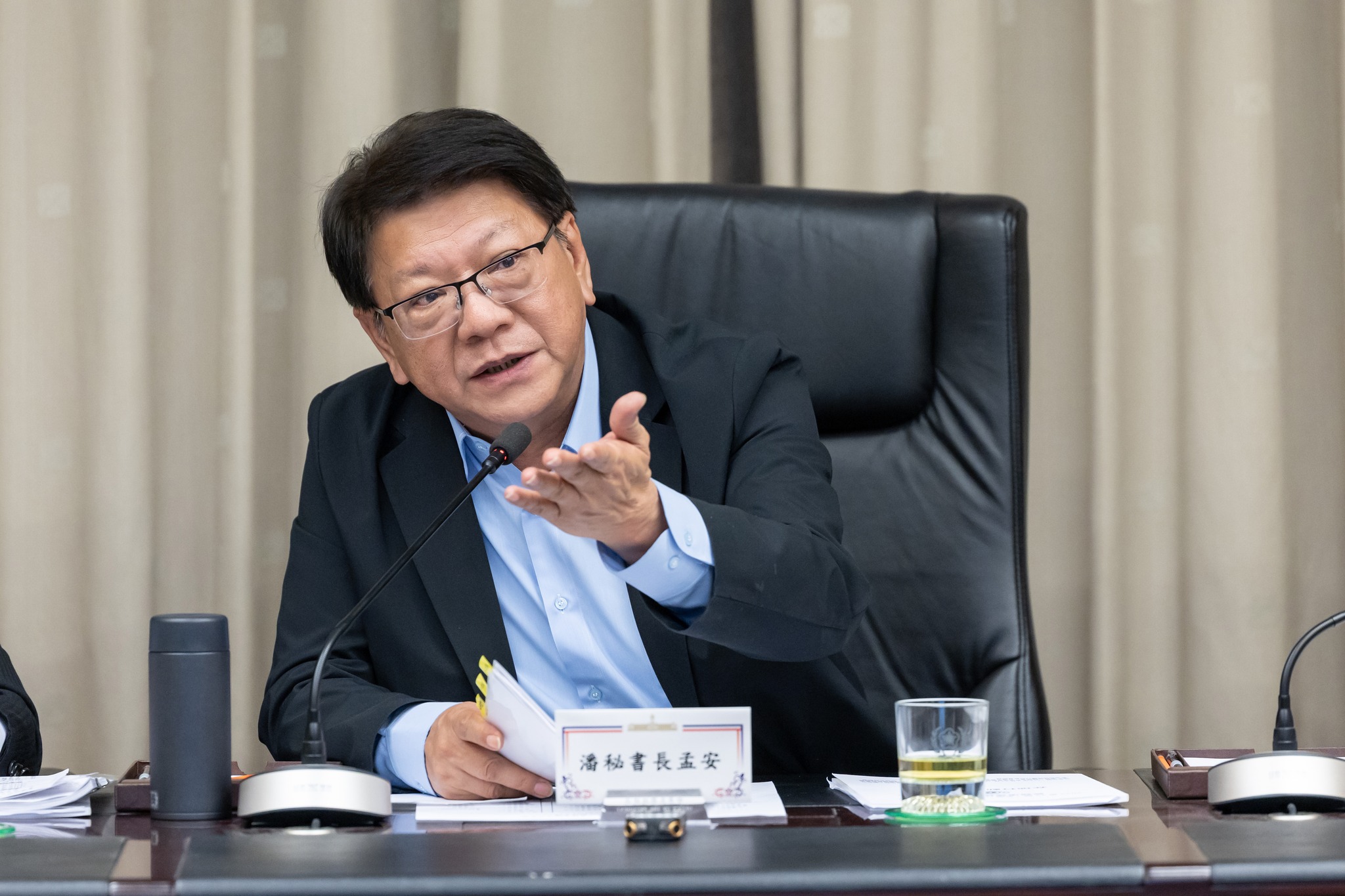 總統府秘書長潘孟安21日於臉書發文表示，明日會對環團提出的建言給出正面回應，政府也會持續努力推動轉型、邁向淨零碳排，讓國家的經濟與國土的永續可以取得平衡。 (圖：Facebook@潘孟安)