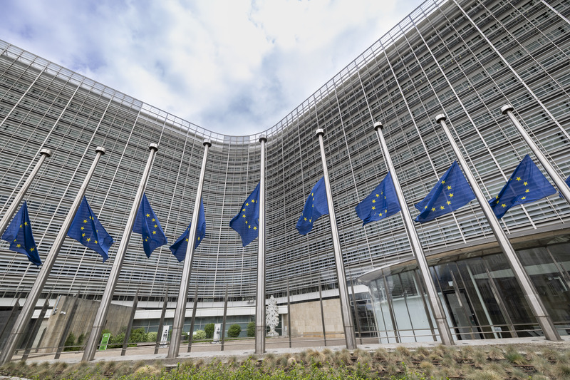 歐盟最新民調顯示，高達8成民眾支持在他國施加關稅的情況下，歐盟也祭出反制關稅。(圖：中央社)