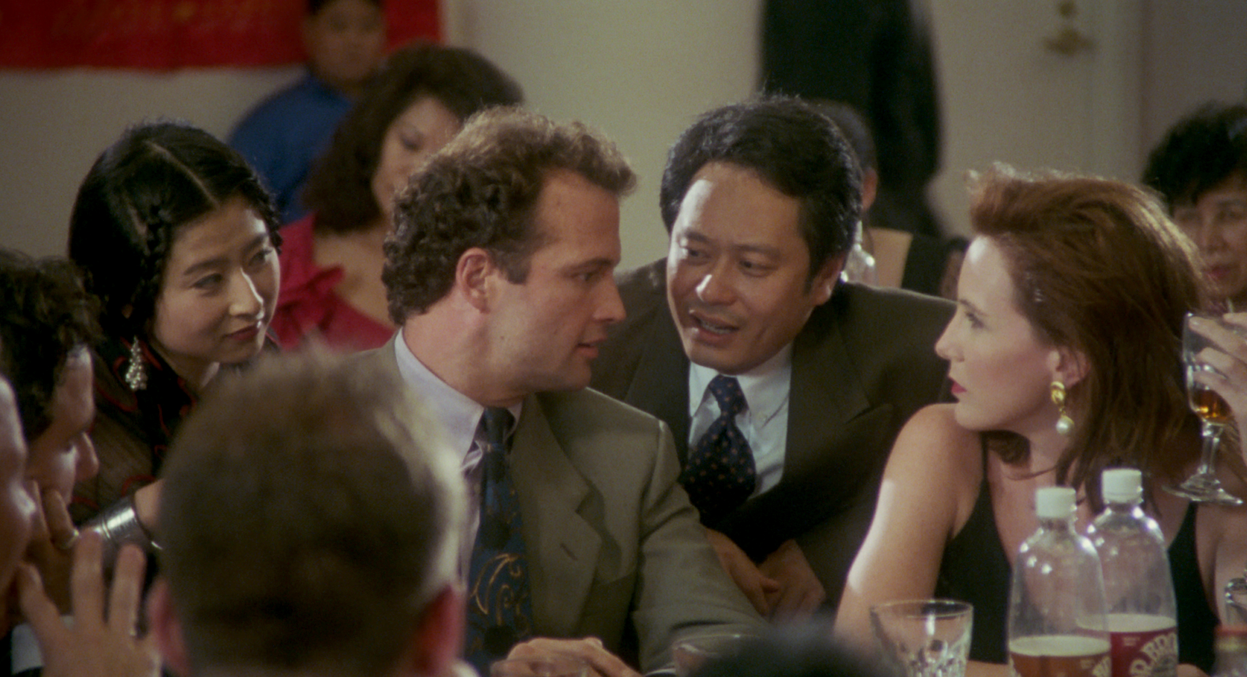 《囍宴》讓李安全家總動員，自己出鏡客串，妻子、兒子也軋上一角。（國家影視聽中心提供）