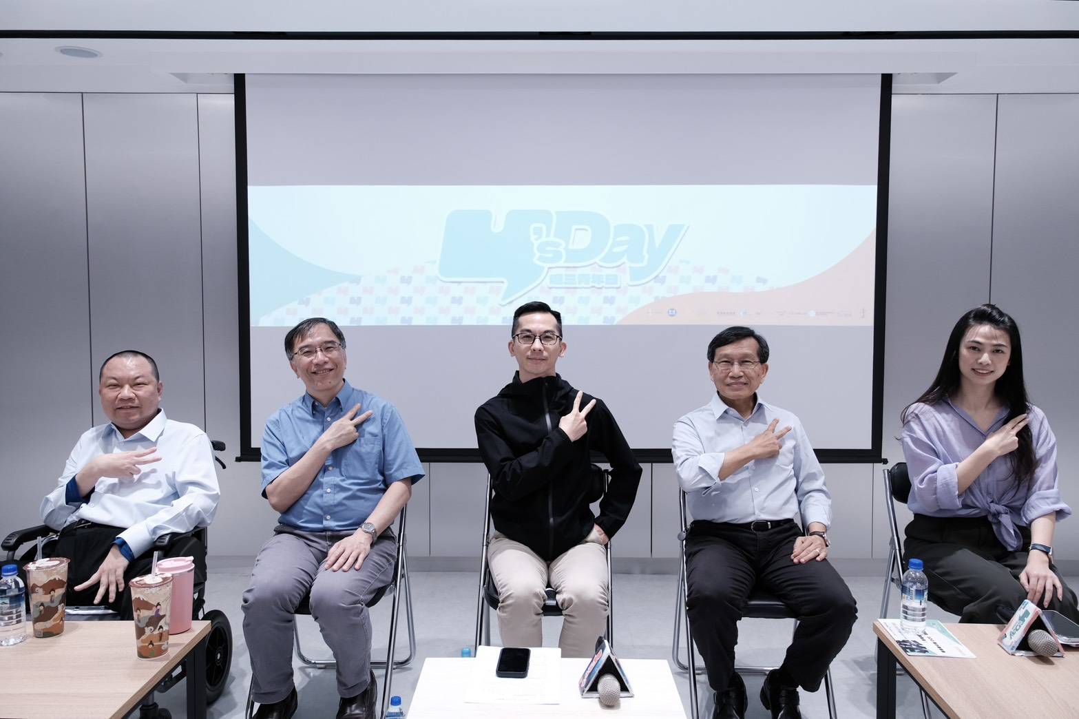 Y’s Day「週三青年日」23日以「氫能如何可能？打造解鎖氣候危機的新鑰匙」為題，探討氫能發展。圖左起：陳世芳 陳俐甫 譚偉恩 陳彥升 陳璽安。(台灣智庫提供)