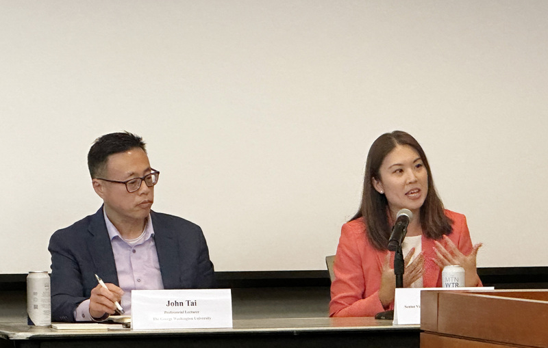 美國總統川普重返白宮執政將滿百日，任教於喬治華盛頓大學的學者戴維忠（左）、策略諮詢公司亞洲集團資深副總裁馬翊庭（右）24日出席華府一場座談會，分析台美關係。 (圖：中央社)