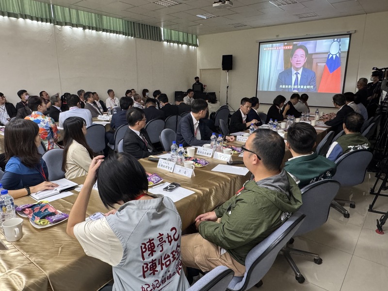 總統賴清德25日在台南市安平產業園區與產業界座談，與會者多是傳統產業，也有資通、科技業者。 (圖：中央社)