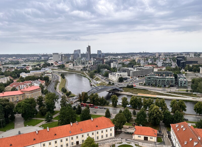 立陶宛首都維爾紐斯市政府近日公布撤離計畫，以在緊急情況發生時有序撤離市民。圖為維爾紐斯市市景。(圖：中央社)