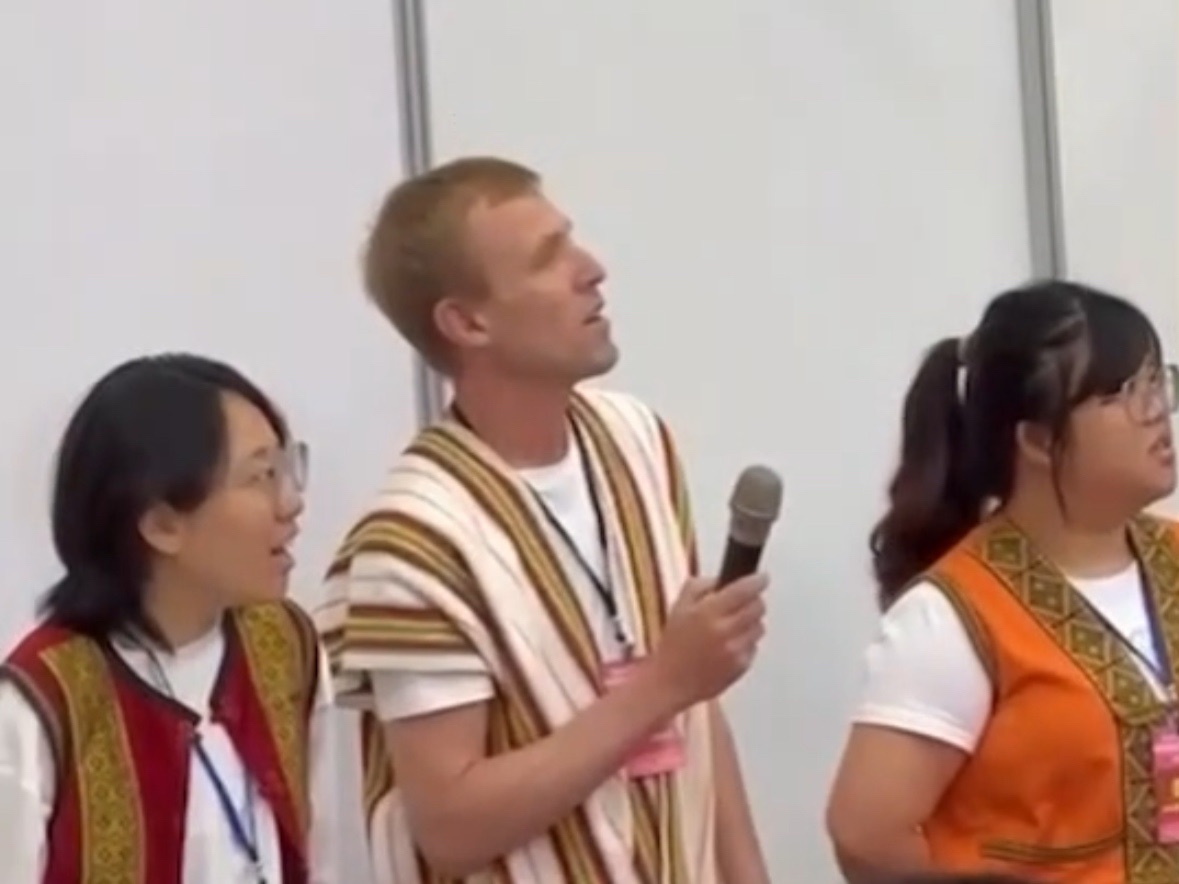 喜愛原住民文化的加拿大人李哲愷也報名參加高雄原民族語競賽。(照片由高雄市原民會提供)