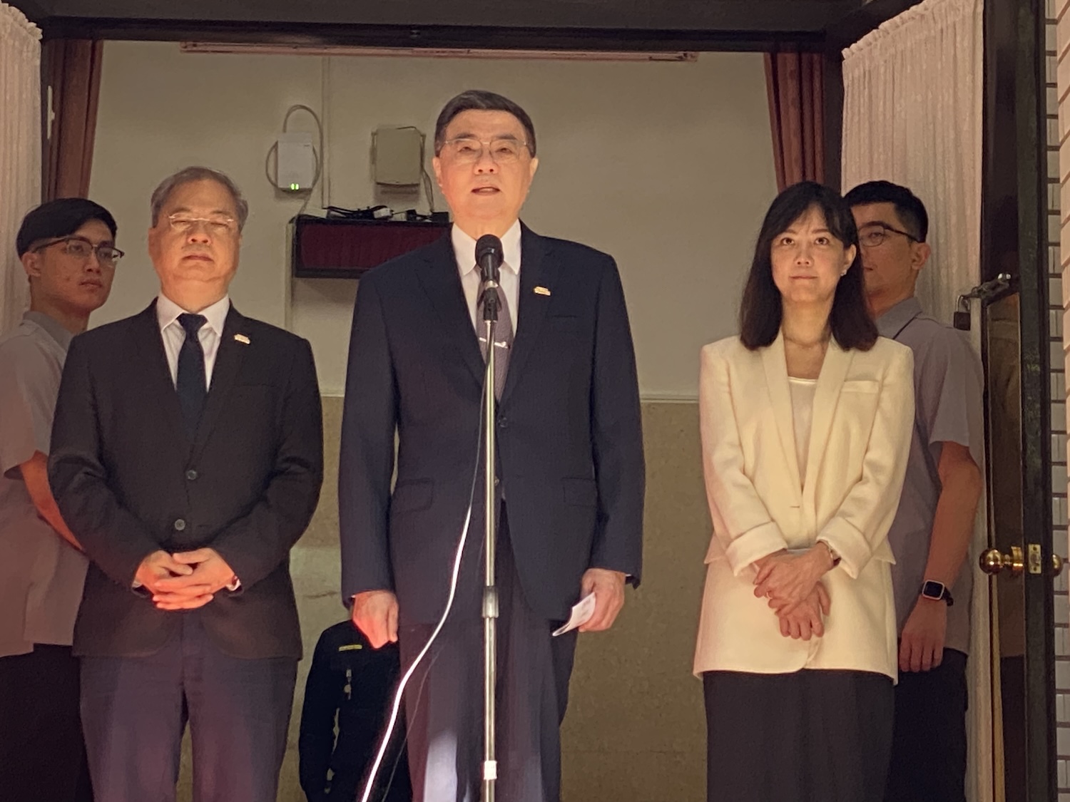 行政院長卓榮泰今天(29日)繼續到立法院接受施政總質詢並備詢，會前接受媒體採訪。(趙婉淳 攝)