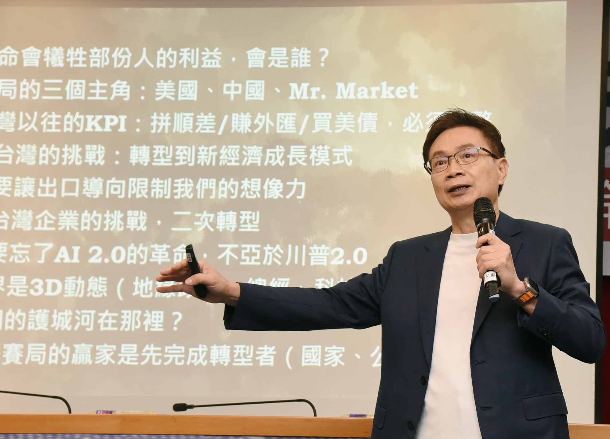 貿協董事長黃志芳認為，台灣對外布局不應只有製造，還要參與核心的金融、科技、產業操作，並盡快成立主權基金，協助業者海外布局。(江麗華 攝)