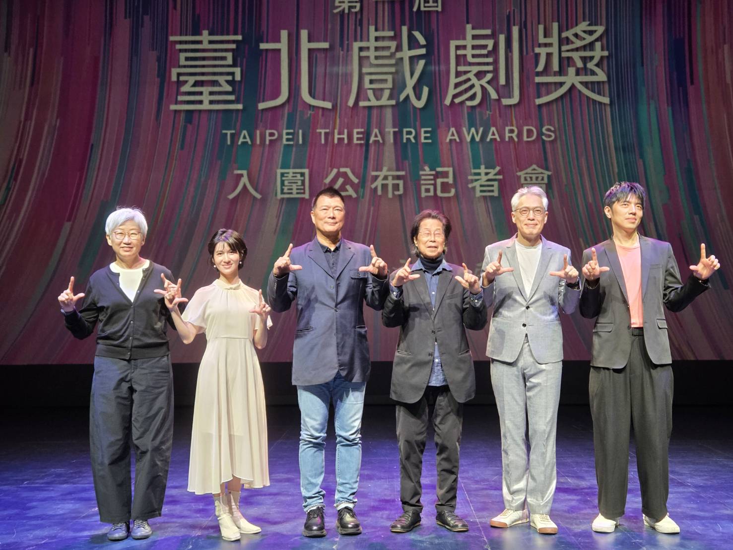專屬於台灣表演藝術屆的首屆當代戲劇獎項「台北戲劇獎」，29日公布首屆入圍名單。左起北藝中心董事長王文儀、連俞涵、台北市文化局長蔡詩萍、評審團總召吳靜吉、演員樊光耀、音樂人王希文。(江昭倫 攝)