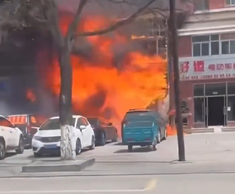 中國遼寧遼陽市一間飯店29日中午發生火災，到下午2時已造成22人死亡、3人受傷。(X@DownwithCCP8)