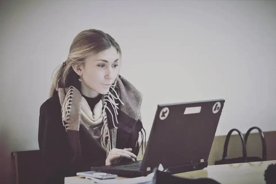 烏克蘭記者羅什奇娜（Victoria Roshchyna）因調查俄羅斯士兵對烏克蘭平民實施酷刑致死。 (圖:IG)
