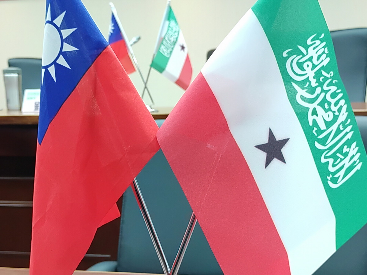 索馬利蘭領空被索馬利亞實質控制，索馬利亞政府的做法將衝擊台索互動交流。圖右旗幟是索馬利蘭 (央廣檔案/記者王照坤 攝)