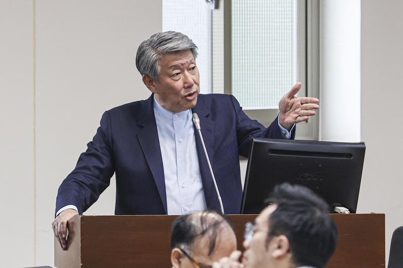 立法院經濟委員會1日審查再生能源發展條例修正草案，經濟部長郭智輝（圖）列席備詢。(圖：中央社)