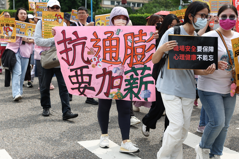 針對勞工團體五一大遊行七大訴求，勞動部1日回應表示，會站在勞工的立場，重視、審慎處理勞工朋友的期待。(圖：中央社)
