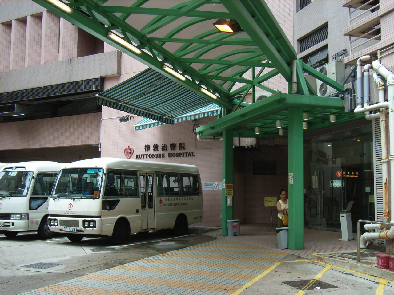 香港醫院急診室收費6月起將由港幣180元增至港幣400元，普通科門診則由港幣50元上調至港幣135元。圖為香港律敦治醫院。(圖：維基百科)