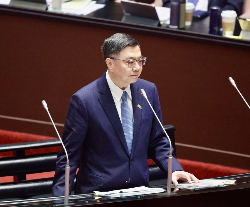 行政院長卓榮泰表示，國營事業員工肩負支撐政府運作，他認為郭智輝可以多一些關懷，也會找郭智輝來談一談。(圖：中央社)