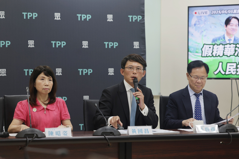 台灣民眾黨團5日召開記者會，質疑政院的4100億元特別條例真正用在產業與勞工的占比不到25%。(圖：中央社)