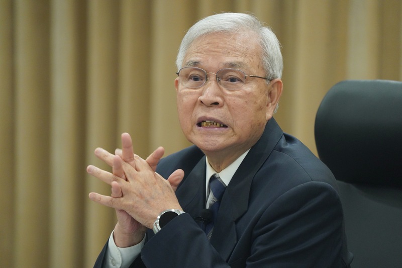 中央銀行總裁楊金龍5日下午親自主持記者會，對外說明匯率事宜。(圖：中央社)