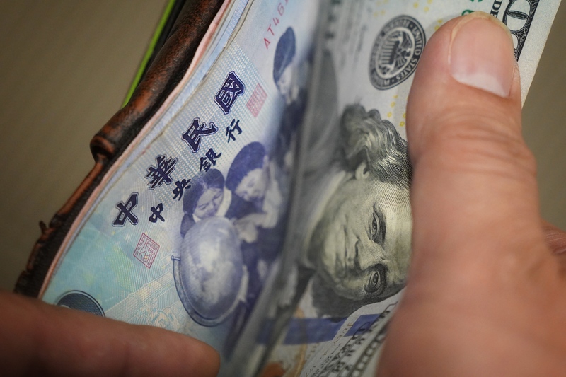 新台幣連續2個交易日暴力升值，台北外匯市場新台幣兌美元5日收盤收30.145元，飆升9.19角，成交金額33.87億美元。(圖：中央社)