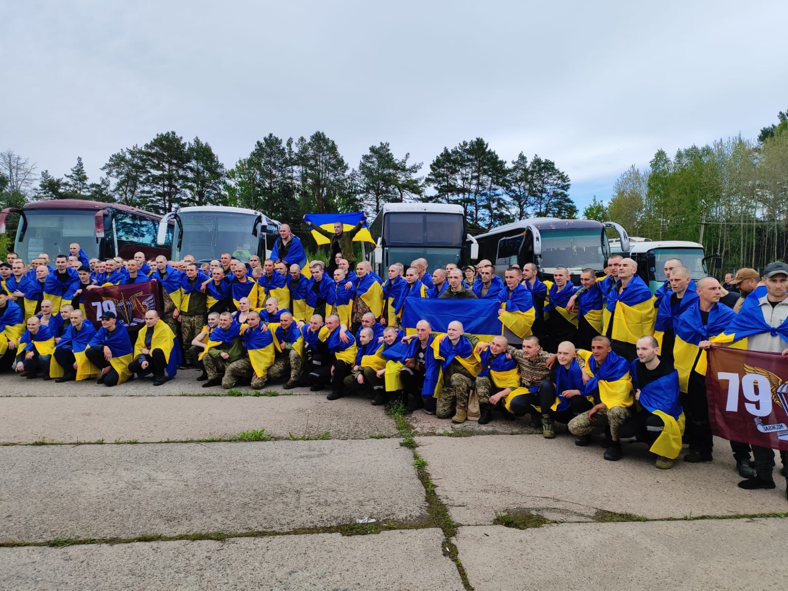 今天(6日)俄羅斯和烏克蘭各釋放205名被俘士兵，這是今年年初以來第五次交換戰俘。(圖 : 臉書@Володимир Зеленський)