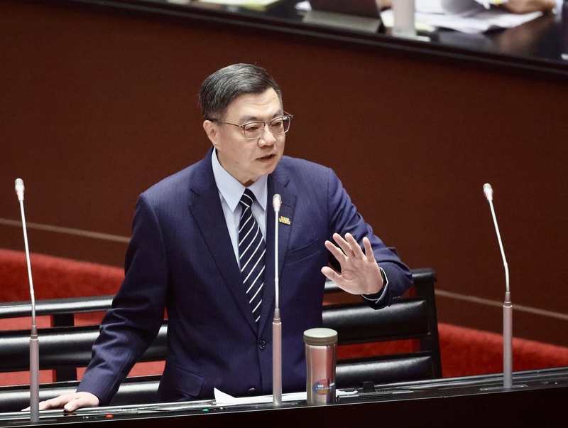 行政院長卓榮泰6日表示，有國際航線不一定完全就是國際港，因為往來必須有安全穩定的航道，一切要循序漸進、按部就班。(圖：中央社)