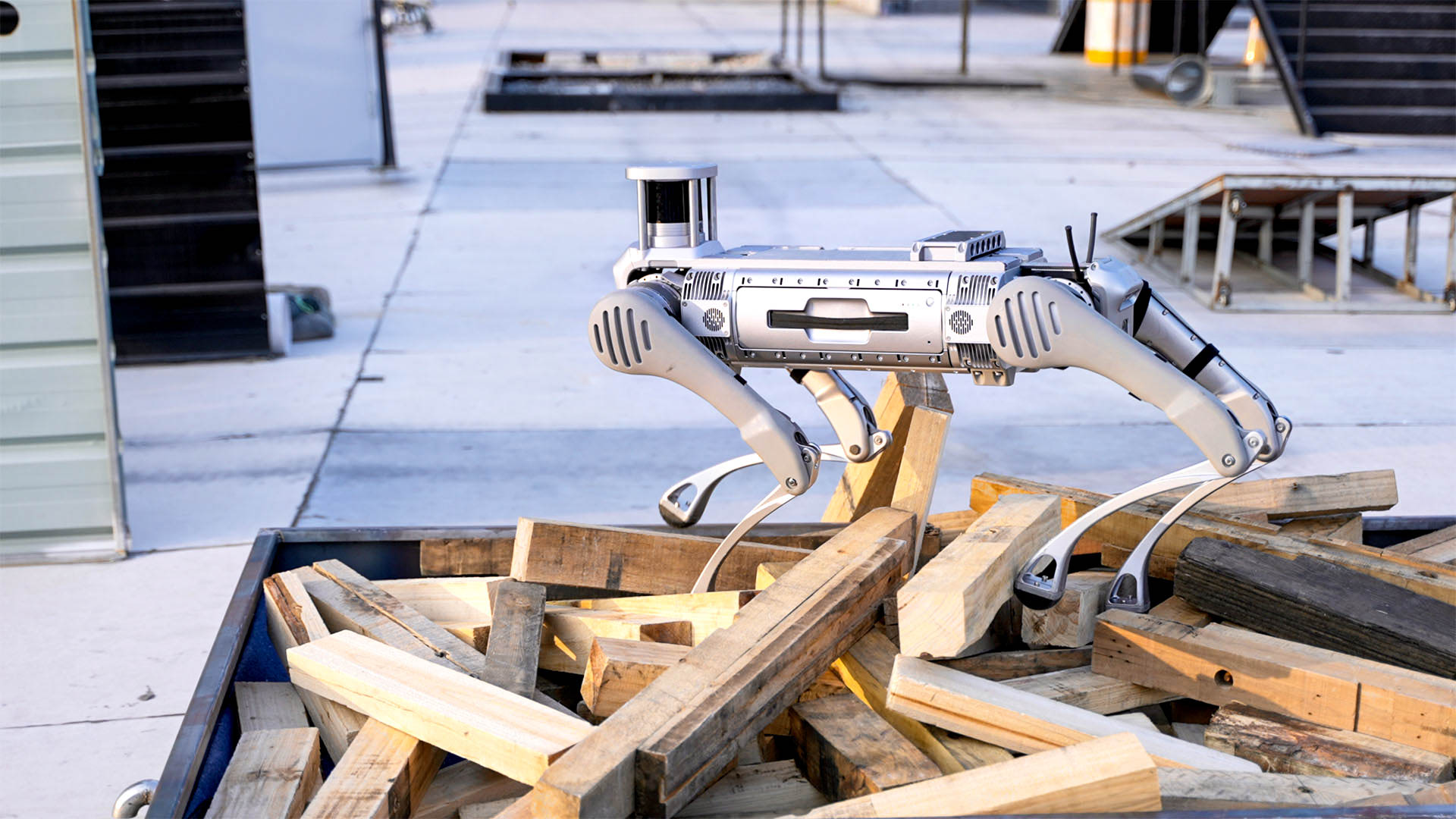 中國宇樹科技的B2四足機器人。(網路圖片)