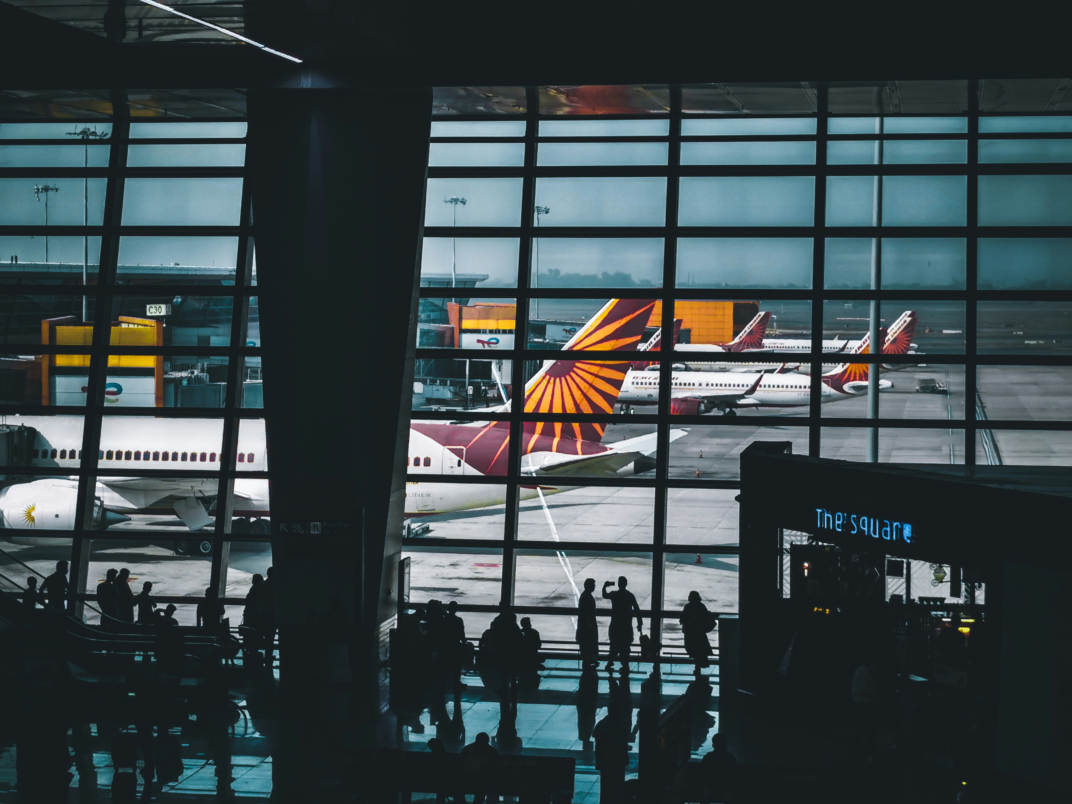 由於印度與巴基斯坦爆發戰鬥衝突，多家亞洲航空公司宣布，旗下往返歐洲的班機變更航路或取消航班。(圖：unsplash)