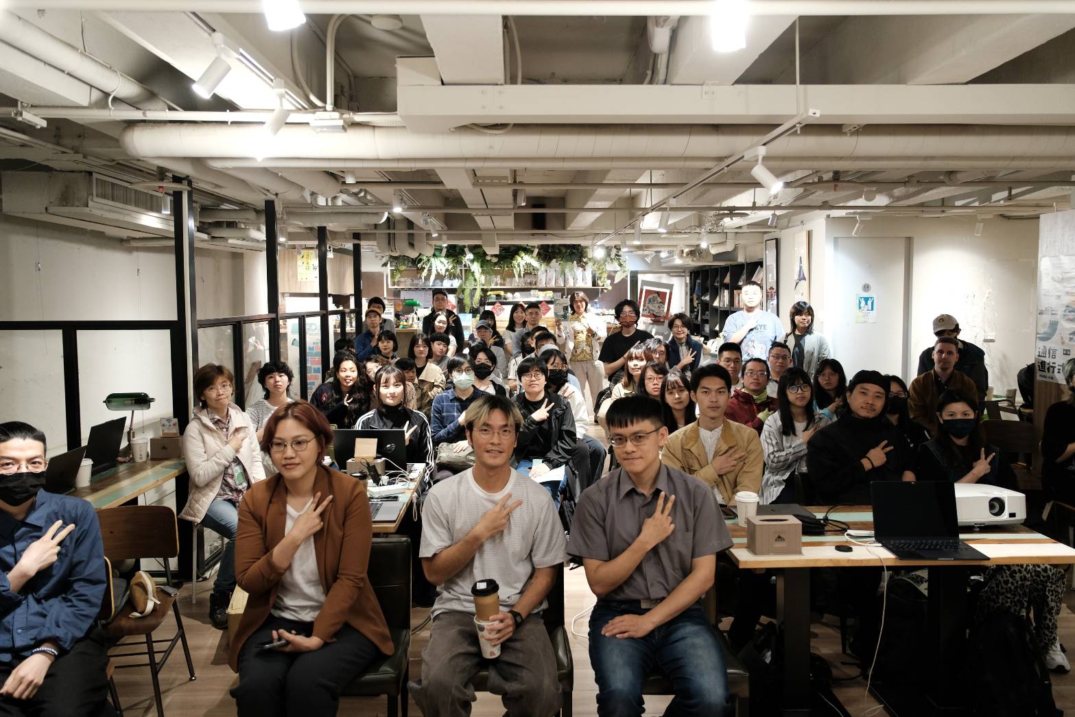 Y's Day「週三青年日」7日以「在飛彈掉下來和沒掉下來的時候：聽聽烏克蘭街訪，聊聊台灣」為題，探討由烏克蘭反思台灣的處境與應對。 圖前左起：郭玫岑 劉致昕 陳方隅。(台灣智庫提供)