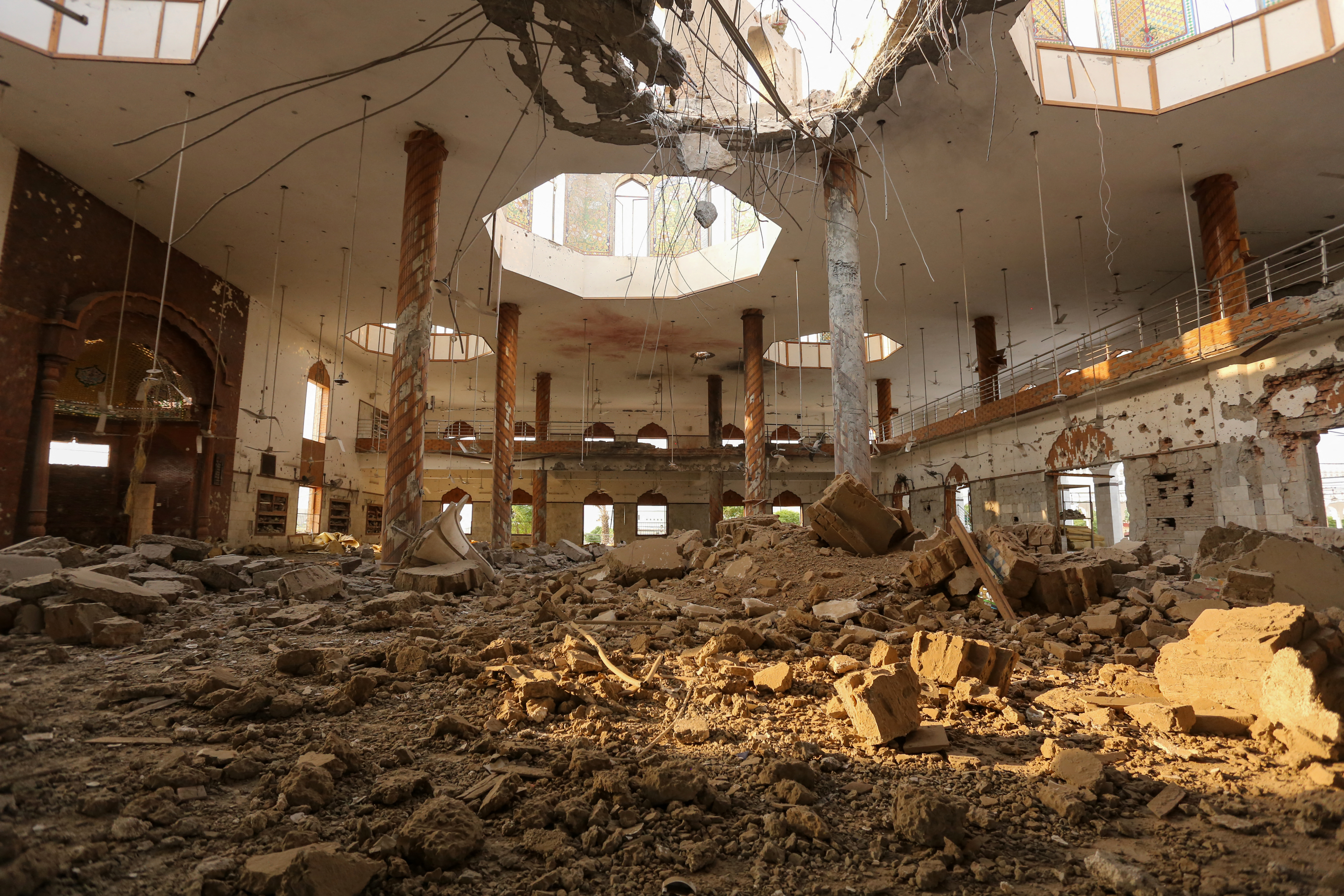 遭印度空襲後的克什米爾(Kashmir)境內教堂嚴重毀損。(AFP)