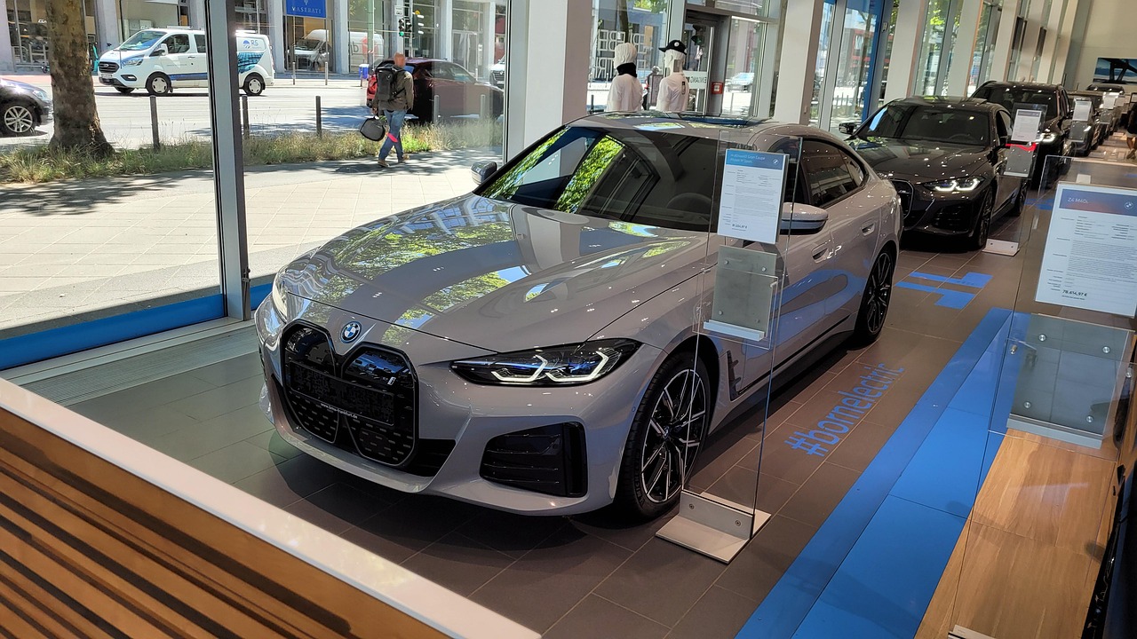 交通部擬於今年六月訂出汽車車窗隔熱紙透光率安全指引， 明年法制化強制要求。示意圖 (Pixabay)