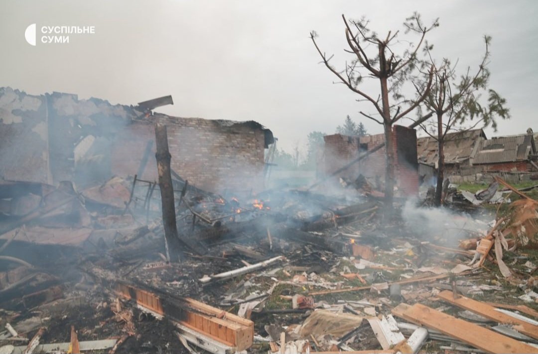 烏克蘭軍方通報，8日上午該國東北部蘇米州(Sumy)遭到敵方使用導引航空炸彈攻擊。 (圖擷自X@AleksKukalov)